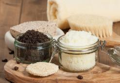 Домашен Скраб за Тяло - Най-добрата Рецепта за Копринено Гладка Кожа [в домашния условия]